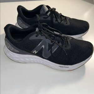New Balance Men’s Fresh Foam ARISHI V4 Running Shoe Size 8.5